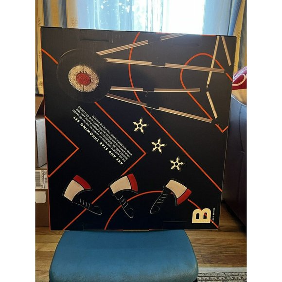 New Black Series Axe and Star Throwing Set - Indoor Play - Bristle Target - Picture 3 of 4